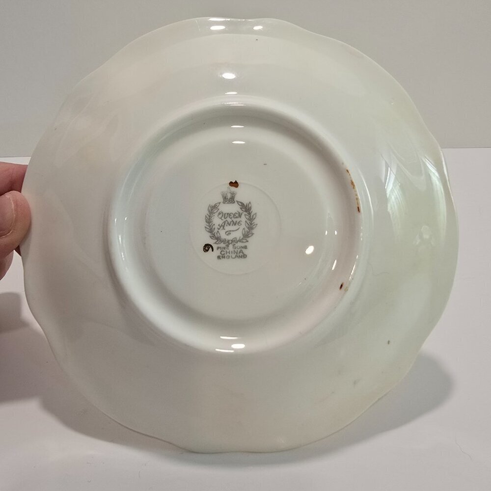 Queen Anne - Fine Bone China, Flower Baskets & Ribbons Vintage Tea Cup & Saucer - Picture 4 of 4